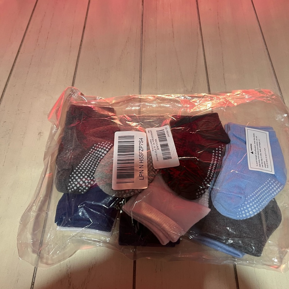 Pack of baby socks NEW  - Assorted Colors